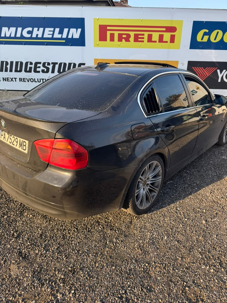 Добавки за задни странични стъкла BMW E90 – черен гланц, M-Style