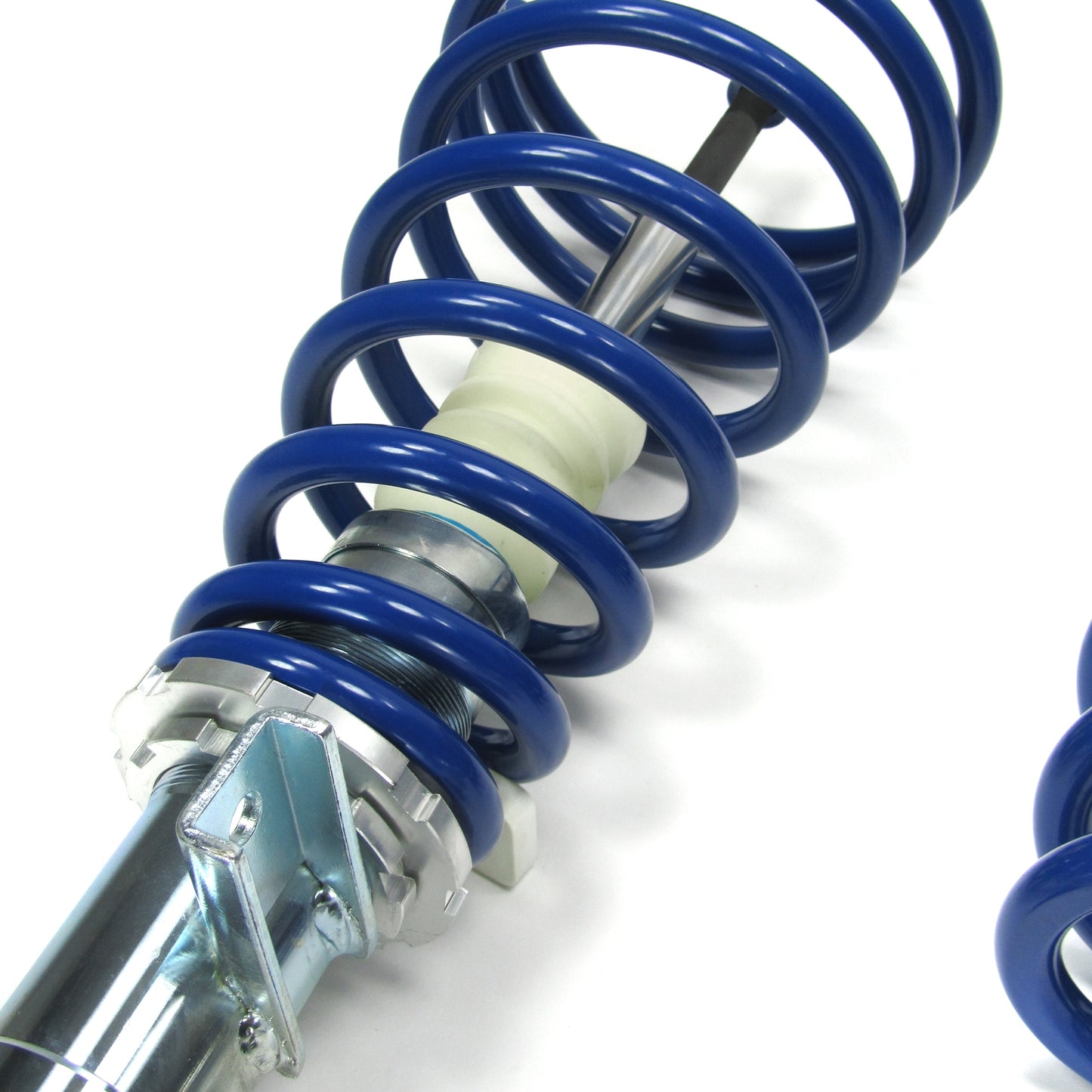 Спортно регулируемо окачване JOM BlueLine с Drop Links за Mercedes C-Klasse (W203) 2000–2007 – C180, C200, C220, C230, C240, C270, C280, C320, C350 (Limo, Coupe, T-модели)