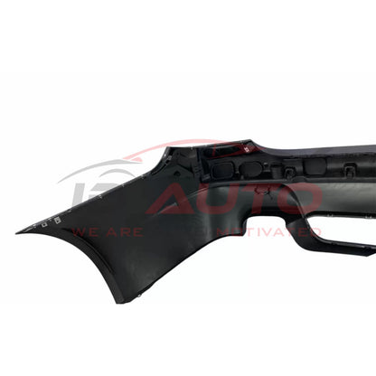 Задна броня за BMW E60 Sedan – M5 дизайн, без отвори за парктроник, грундирана