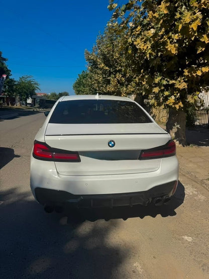 Заден оребрен дифузьор за BMW 5 Series G30 (2017–2022) – M5 Style, черен гланц