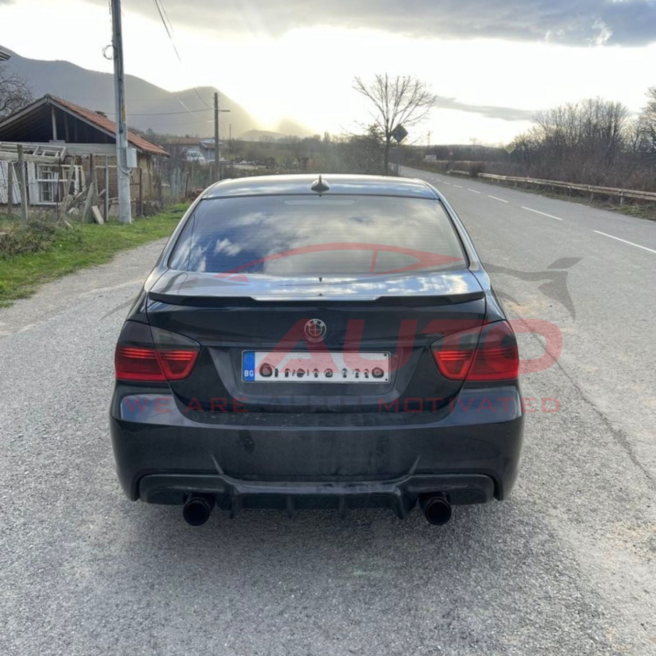 Заден двоен дифузьор – BMW 3 Series E90/E91 (2005–2011), за M-Tech броня, черен гланц