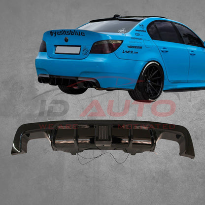 Дифузьор за Задна броня BMW E60 / E61 с F1 стоп – Черен гланц с щипки