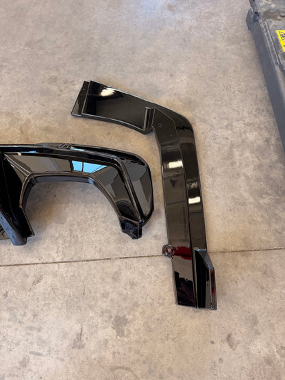 Заден дифузьор с F1 стоп и странични добавки за BMW G30 G31 - M5 визия  – Черен гланц