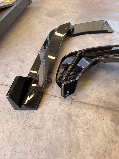 Заден дифузьор с F1 стоп и странични добавки за BMW G30 G31 - M5 визия  – Черен гланц