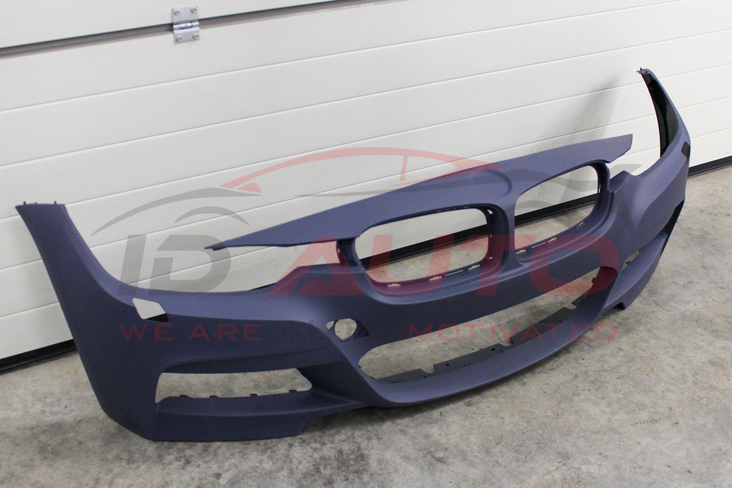 Предна броня M-Technik - BMW F30 / F31 (02.2012-02.2019) без PDC с отвор