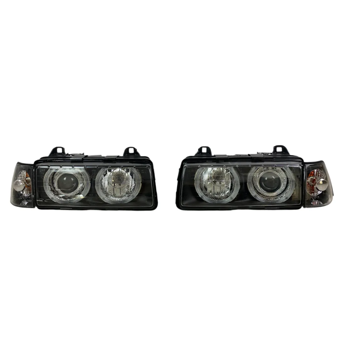 Кристални фарове Angel Eyes за BMW E36 Седан (1991–2000) – Черен корпус