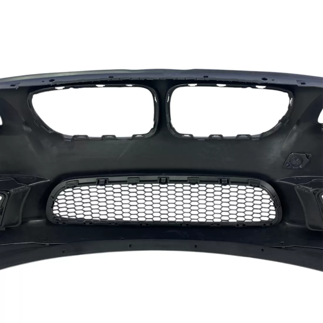 Предна броня M5 за BMW F10 / F11 (2010–2014) – с отвори за парктроник и халогени