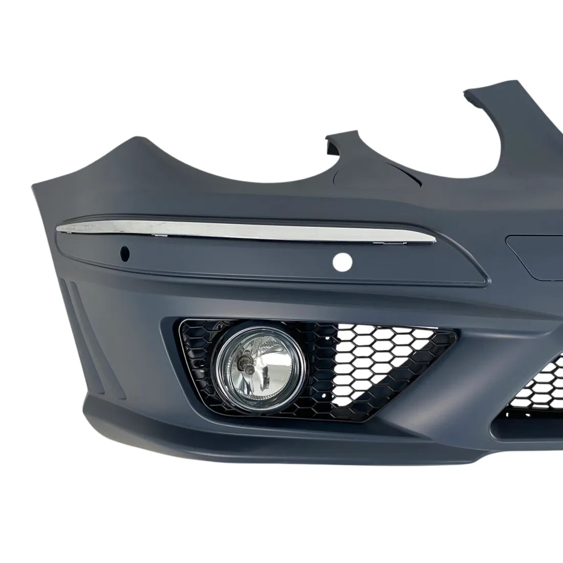 Предна броня AMG за Mercedes E-Class W211 (2006–2009) с парктроник отвори и халогени – грундирана